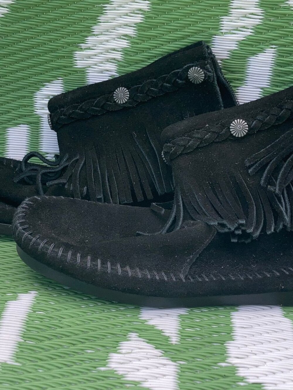 Minnetonka 299 size 7 Black 163877 003 11